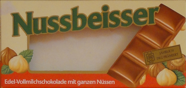 Nussbeisser male edel vollmilch schokolade mit ganzen nussen jahrlich.jpg